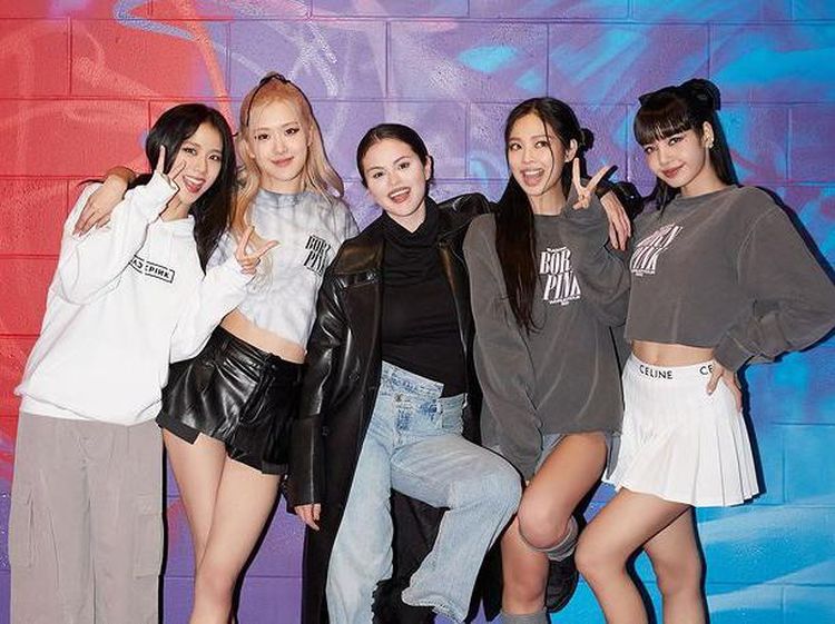 SelPink Chillin! Selena Gomez Akrab Foto Bareng BLACKPINK