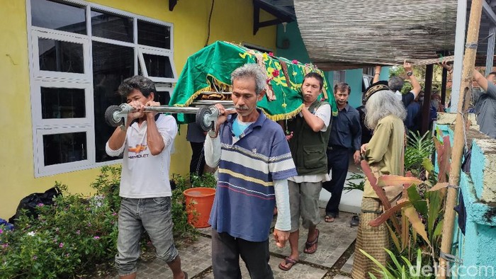 Soni Farid Maulana tutup usia.