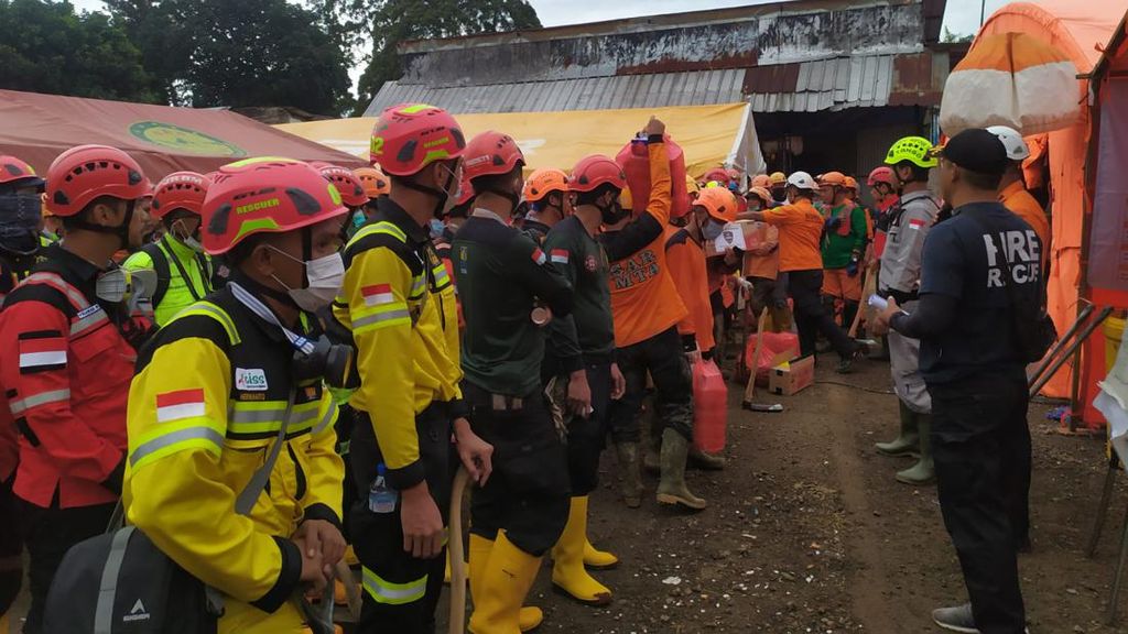 Gempa Cianjur, Tim SAR Gabungan Teruskan Pencarian 14 Warga Hilang