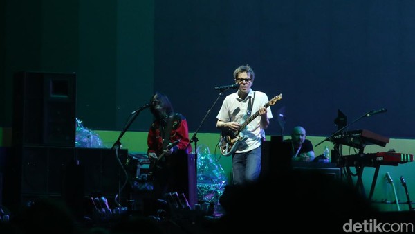Melihat Lagi Keseruan Weezer di Soundrenaline 2022