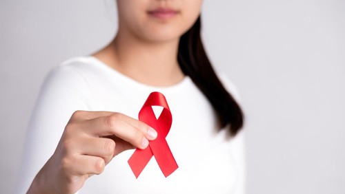 Apa arti singkatan AIDS? HIV/AIDS adalah penyakit berbahaya dan menular. Berbagai upaya terus dilakukan untuk mencegah penularan HIV/AIDS di seluruh dunia.