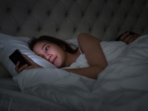 Pakar UI Jelaskan Dampak Sleep Call, Benarkah Bisa Bikin Cepat Tidur?