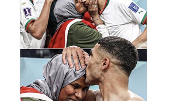 Akun Twitter Achraf Hakimi menampilkan bagaimana dia mencium dan dicium sang ibu tercinta usai Maroko menaklukkan Belgia 2-0. Caption bertuliskan Aku cinta kamu, Ibu. Foto: Twitter