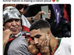 Viral Bintang Maroko Achraf Hakimi Cium Ibu Usai Libas Belgia