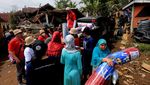 Aksi Sosial Relawan Bantu Korban Gempa Cianjur
