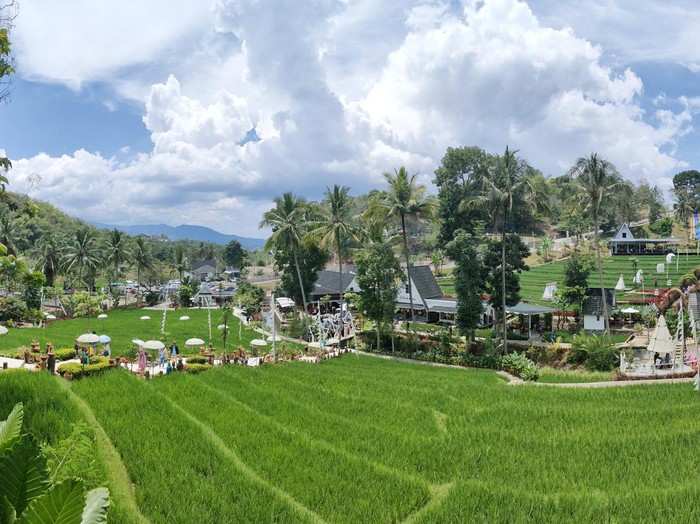 Antapura deJati, restoran estetik di Garut.
