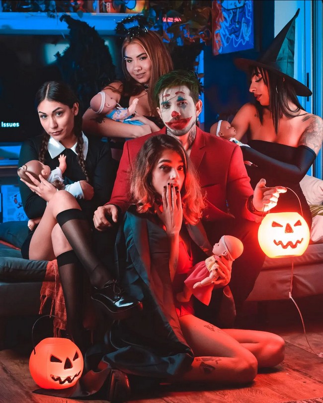 Saling adu argumen diakui Arthur jadi salah satu penyebab dia dan empat istrinya memutuskan berpisah. Dia mengatakan bahwa mereka pisah secara baik-baik. Foto: Instagram/@arthurourso