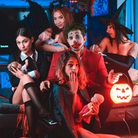 Saling adu argumen diakui Arthur jadi salah satu penyebab dia dan empat istrinya memutuskan berpisah. Dia mengatakan bahwa mereka pisah secara baik-baik. Foto: Instagram/@arthurourso