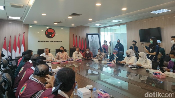 Audiensi sejumlah organisasi kesehatan dengan fraksi PDIP DPR RI