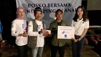 Direktur PT Wira Cipta Perkasa, Muhammad Rummy Arafat mengawal langsung bantuan dan donasi yang diserahkan kepada warga terdampak. Tak hanya itu, WCP turut memberikan trauma healing untuk anak-anak korban gempa di Cianjur.