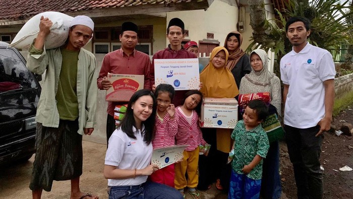 Berbagai pihak terus menyalurkan bantuannya untuk korban Bencana Gempa di Cianjur Jawa Barat. Mulai dari Obat-obatan hingga perlengkapan rumah tangga. Ini potretnya.