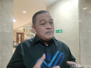 Aksi Kontroversi Benny Rhamdani Minta Izin Tempur ke Jokowi