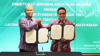 Dengan adanya sinergi ini, masyarakat yang ingin mengikuti proses lelang dapat memiliki alternatif pembayaran sesuai prinsip - prinsip syariah melalui Bank Syariah Indonesia.