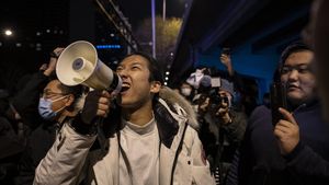 AS Bela Pendemo Protes Pembatasan COVID-19 di China