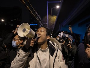 AS Bela Pendemo Protes Pembatasan COVID-19 di China