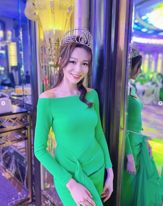 Denice Lam memenangkan kompetisi kecantikan Miss Hong Kong 2022 pada bulan September. Setelah penobatan itu, Denice menghadapi berbagai kontroversi. Foto: dok. Instagram