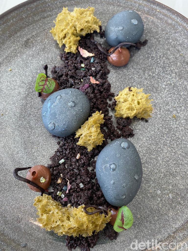 DION : Maknyus! Pure Black Tomahawk dan Duck Confit di 'Beach Club' ala Bali