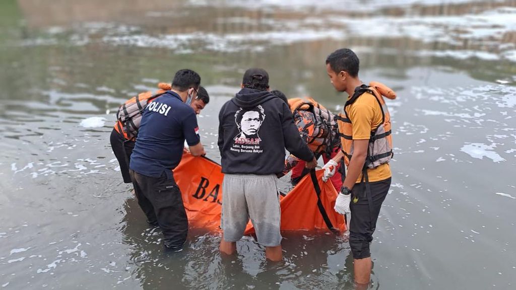 Bocah di Jaktim Ditemukan Tewas Usai Tenggelam di Banjir Kanal Timur