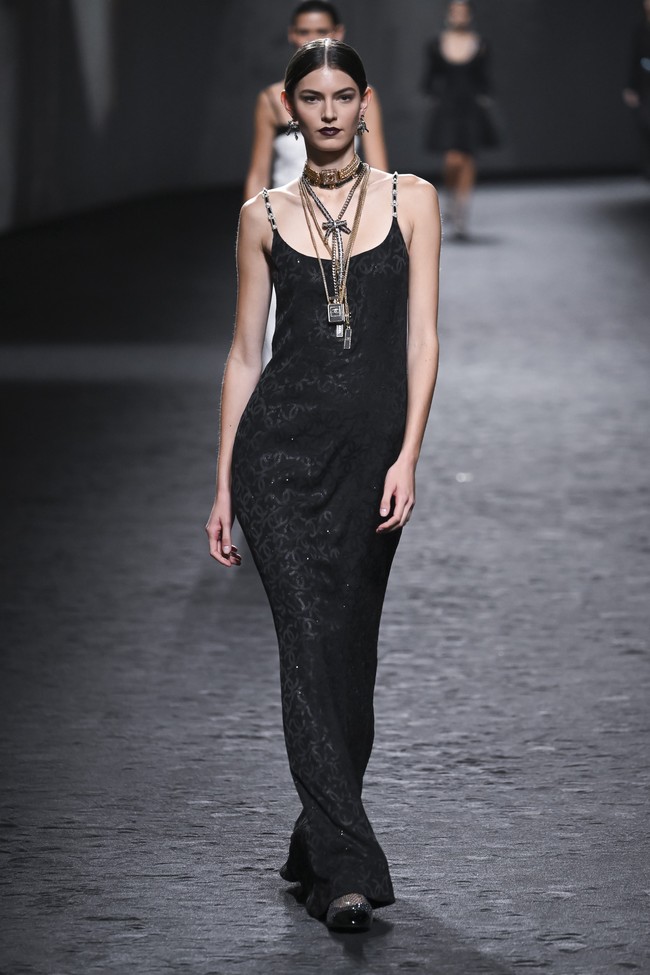 Inilah koleksi Chanel Spring/ Summer 2023. Foto: Victor VIRGILE/ Getty Images. 