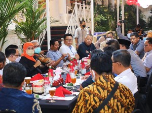UMP Jatim 2023 Naik 7,8%, Gubernur Khofifah Minta Pengusaha Taati