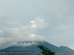 Pakar: Karakter Semeru Sering Erupsi Tapi Statusnya Masih Normal-Ditolerir