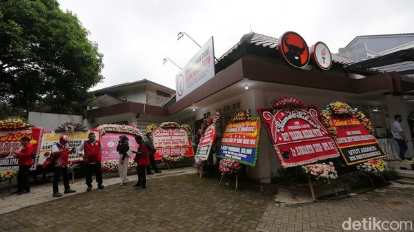 Momen Hasto Resmikan Kantor DPP Taruna Merah Putih