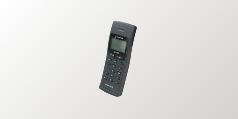 Berikut ini foto-foto HP serba pertama di dunia. Merek mana yang jadi pelopor HP? Ada yang bisa tebak?