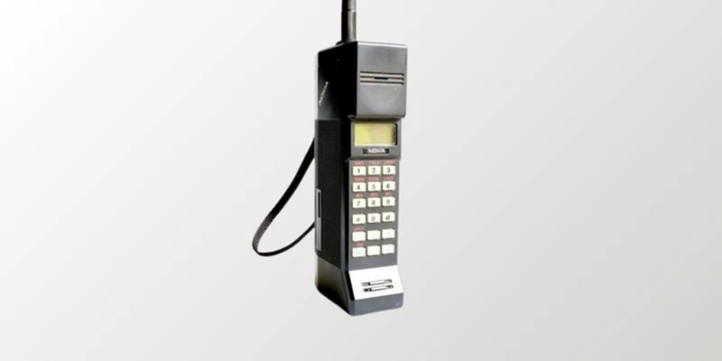 Berikut ini foto-foto HP serba pertama di dunia. Merek mana yang jadi pelopor HP? Ada yang bisa tebak?