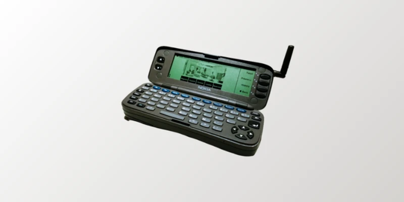 Berikut ini foto-foto HP serba pertama di dunia. Merek mana yang jadi pelopor HP? Ada yang bisa tebak?