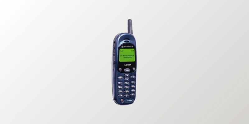 Berikut ini foto-foto HP serba pertama di dunia. Merek mana yang jadi pelopor HP? Ada yang bisa tebak?