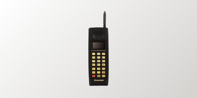 Berikut ini foto-foto HP serba pertama di dunia. Merek mana yang jadi pelopor HP? Ada yang bisa tebak?