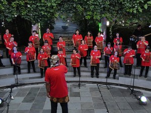 Puluhan Pengidap Down Syndrome Tampil Apik Mainkan Angklung!