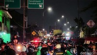 Jalan Bintaro Permai Raya tak bisa dilewati hingga pukul 19.30 WIB.