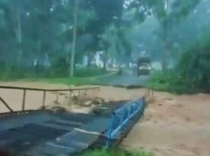 Banjir Putus Satu-satunya Jembatan Desa di Banyuwangi, 6 Kampung Terisolir