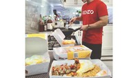 Ayam Geprek Bensu milik Ruben dan Jordi Onsu kembali ramai dibicarakan usai ada pengakuan dari karyawan yang menyebutkan bahwa gajinya tidak dibayarkan. Foto: Instagram @jordionsu