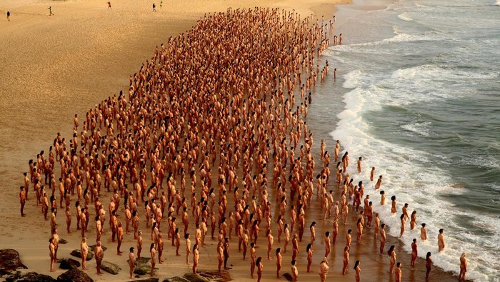 SYDNEY, AUSTRALIA - NOVEMBER 26: (EDITORS NOTE: Image contains nudity.) Spencer Tunick is seen photographing members of the public posing  at Bondi Beach on November 26, 2022 in Sydney, Australia. US artist and photographer Spencer Tunick created the nude installation using thousands of volunteers posing at sunrise on Bondi Beach, commissioned by charity Skin Check Champions to raise awareness of skin cancer and to coincide with National Skin Cancer Action Week. (Photo by Don Arnold/WireImage)