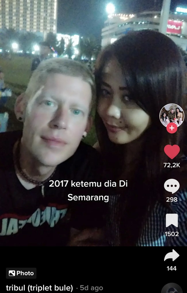 Wanita itu viral setelah mengunggah kisah cintanya di akun TikTok @ernalafave. Ia membagikan foto saat pertama kali menikah pada tahun 2006 dan bercerai setelah sembilan tahun menikah. Pernah menikah 2006 masih kuliah semester 5 tapi gagal. Mertua yang punya jabatan saat itu sampai Pak gubernur juga datang. Bertahan 9 tahun dan bercerai 2015, tulis akun TikTok @ernalafave. Foto: Dok. TikTok @ernalafave