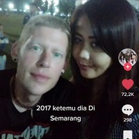 Wanita itu viral setelah mengunggah kisah cintanya di akun TikTok @ernalafave. Ia membagikan foto saat pertama kali menikah pada tahun 2006 dan bercerai setelah sembilan tahun menikah. Pernah menikah 2006 masih kuliah semester 5 tapi gagal. Mertua yang punya jabatan saat itu sampai Pak gubernur juga datang. Bertahan 9 tahun dan bercerai 2015, tulis akun TikTok @ernalafave. Foto: Dok. TikTok @ernalafave