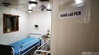 KRI Bima Suci juga punya ruang lab PCR sendiri untuk melakukan tes Covid-19. Foto: Eduardo Simorangkir