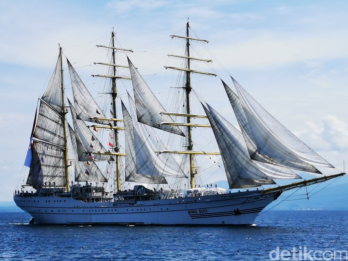 KRI Bima Suci Ngetem di Ternate