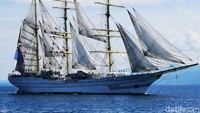 KRI Bima Suci dibuat di Vigo, Spanyol. Kapal ini mulai beroperasi sejak September 2017, menjadi kapal latih taruna Angkatan Laut menggantikan KRI Dewaruci. Kapal ini mrmiliki tinggi 53 meter dan total panjang 111,2 meter, dengan lebar 13,65 meter, dan kedalaman draft 5,95 meter. Foto: Eduardo Simorangkir