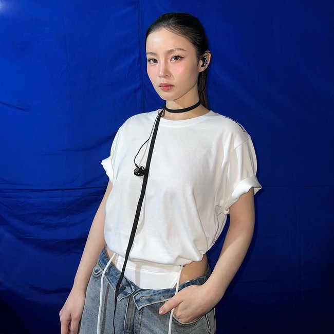 Solois Korea Lee Hi mencuri perhatian dengan penampilannya saat manggung di Vietnam. Foto: dok. Instagram @leehi_hi