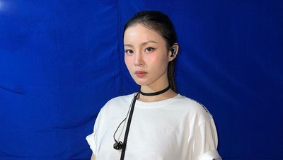 6 Gaya Nyentrik Lee Hi Curi Atensi, Disebut Pakai Baju Mirip Underwear
