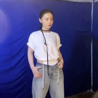 Gaya pelantun ‘ONLY’ itu sontak menuai perdebatan netizen Korea di forum online. Foto: dok. Instagram @leehi_hi