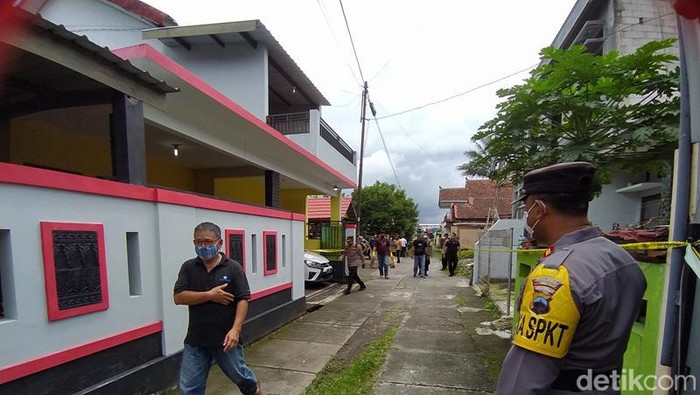Lokasi penemuan tiga mayat sekeluarga di Dusun Prajenan, Desa Mertoyudan, Kecamatan Mertoyudan, Kabupaten Magelang, Senin (28/11/2022).