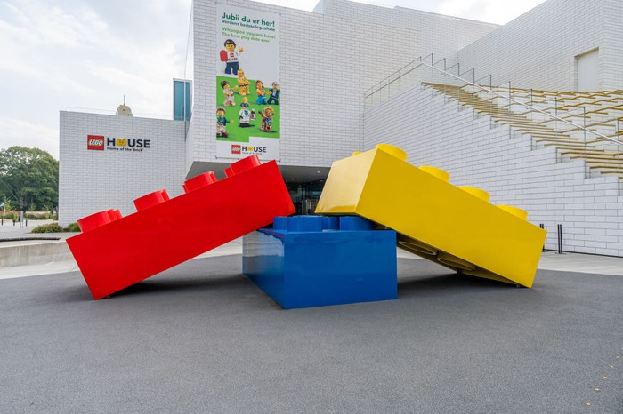 Desainer Lego dari Indonesia Senior Product Graphic Designer Lego Niken Ayumurti Hartomo atau Nikki