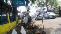 Beberapa material seperti U Ditch dan cover U Ditch ini ada yang ditaruh sembarangan sehingga terlihat berantakan. 