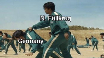 Meme Squid Game cocok banget nih. Tanpa gol dari Niclas Fuellkrug, Jerman dipastikan gugur. Kini, Jerman masih punya asa menuju laga terakhir di fase grup. Foto: (Twitter)