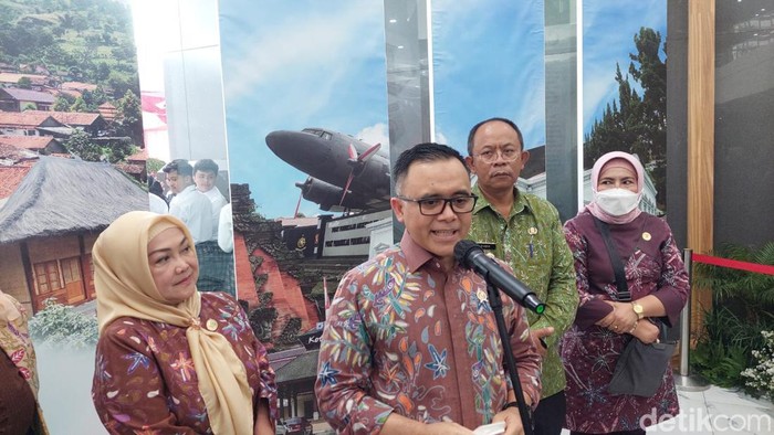 Menpan RB Azwar Anas saat berada di MPP Cimahi