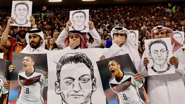 Foto Mesut Oezil di Laga Spanyol Vs Jerman